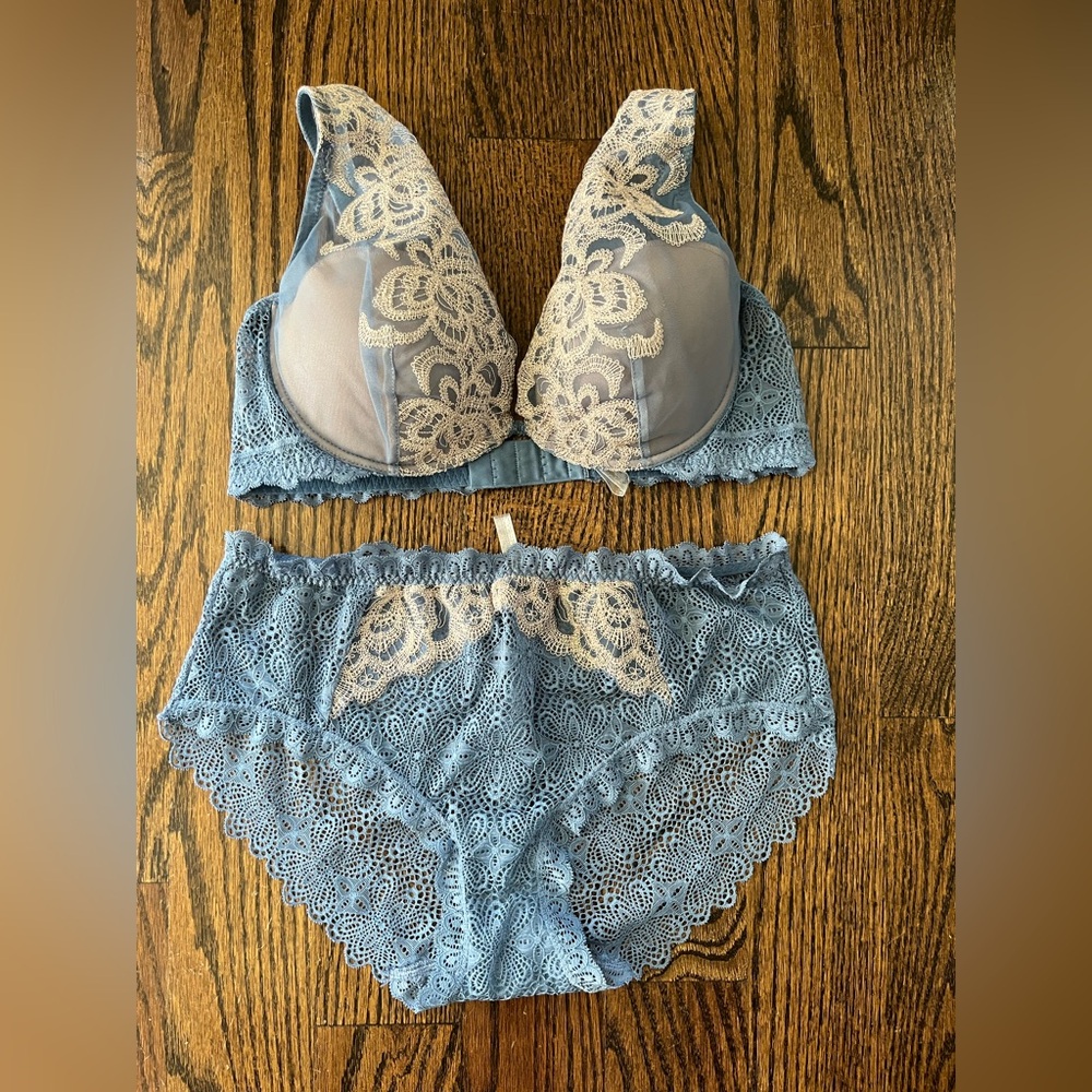 Intimissimi Women’s lace bra and underwear set size S/M